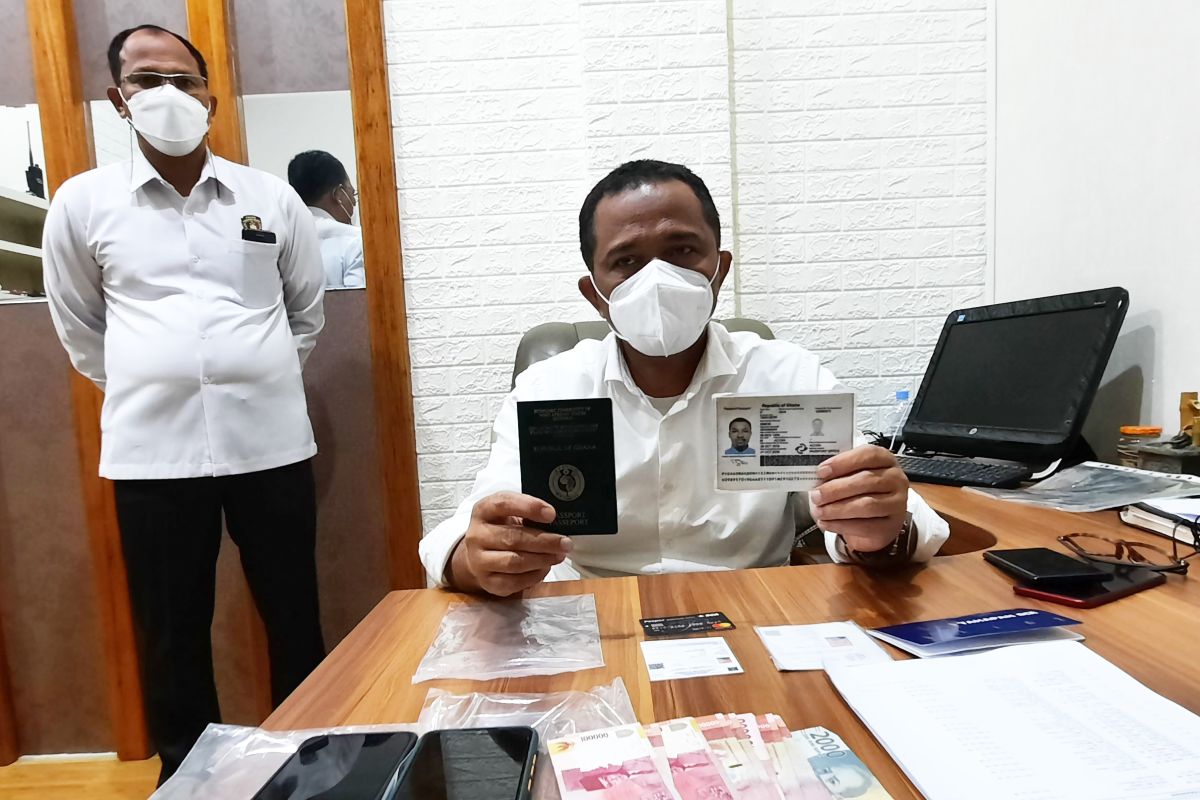 Warga Kalsel ditipu WNA asal Ghana sebesar Rp799 juta dengan modus impor barang