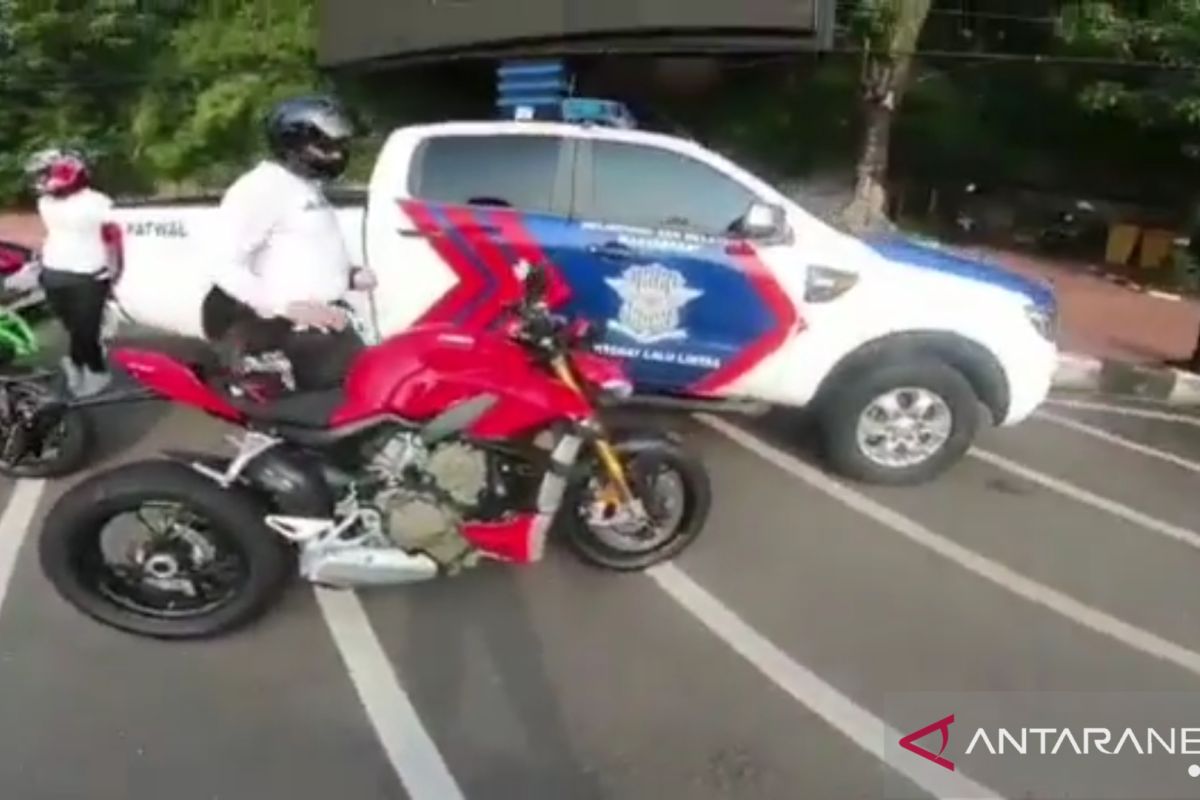 Moge Ducati batal ditilang karena knalpot bising tapi standar