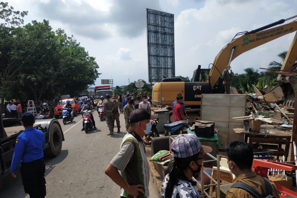 165 kios Simpang Barelang dibongkar untuk pelebaran jalan