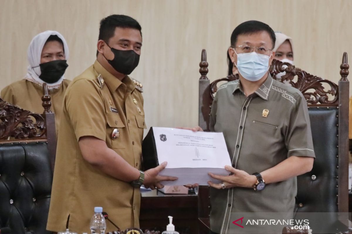 Wali Kota  Medan sampaikan nota pengantar LKPj APBD 2020