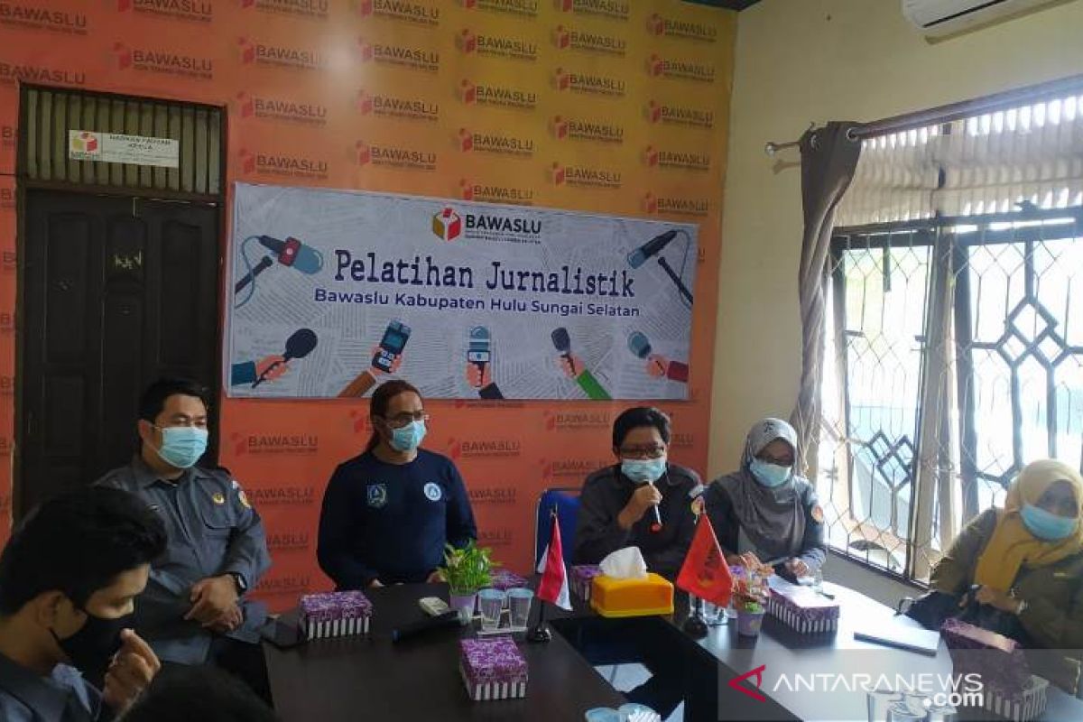 Pelatihan jurnalistik Bawaslu HSS untuk tingkatkan kapasitas SDM kehumasan