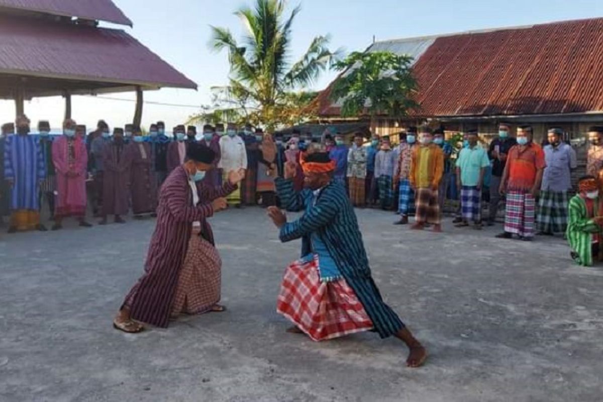 Bupati Buton Selatan sebut lembaga adat adalah tradisi turun temurun