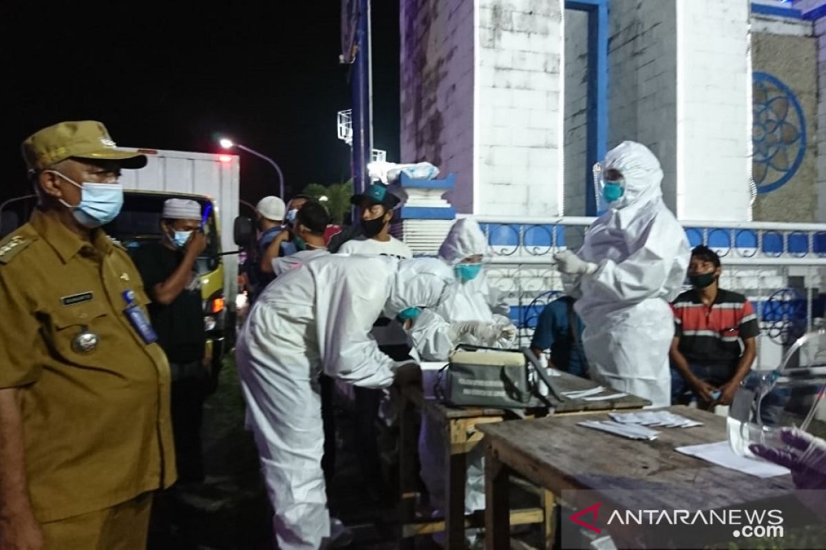 Satgas COVID-19 Sampang lakukan penyekatan di pintu masuk kota