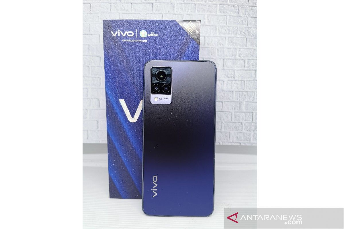 Vivo V21 5G, jagoan selfie yang andal untuk main game