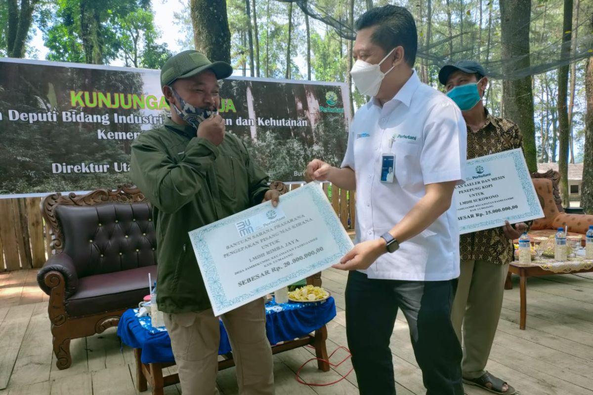 Perhutani  bantu sarana prasarana LMDH di Lumajang