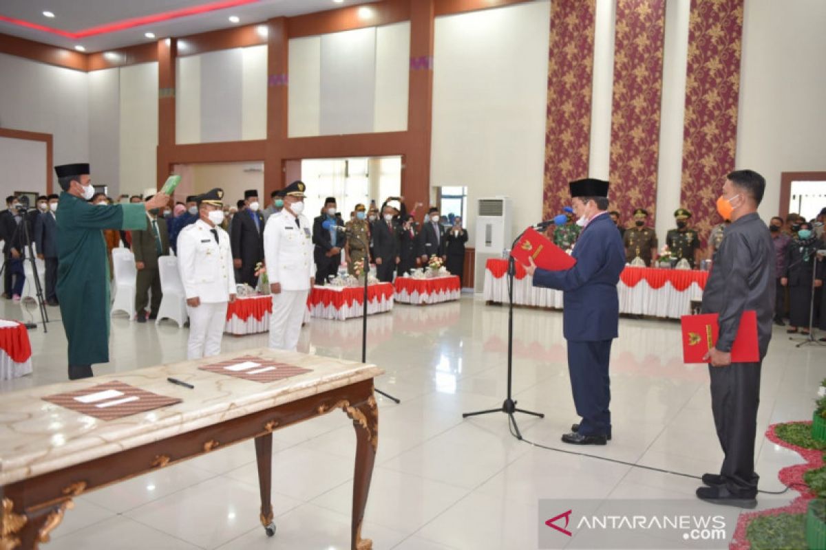 Gubernur Sulteng  lantik Bupati dan Wakil Bupati Banggai 2021-2024