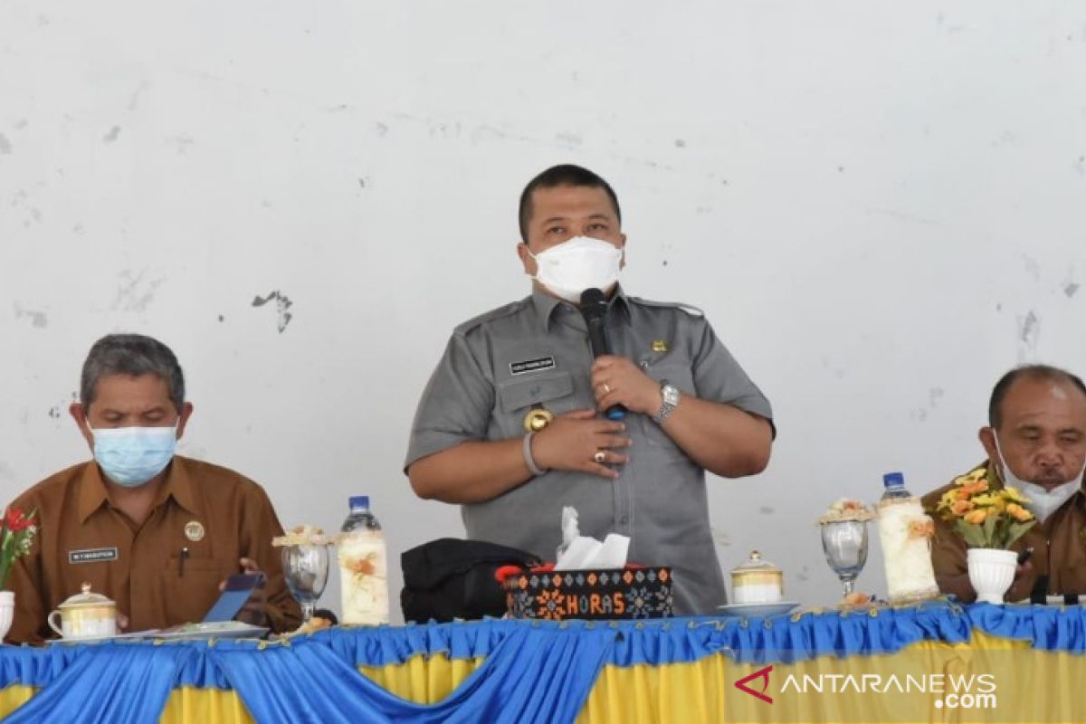 Bupati Tapsel mengaku miris dengar iuran BPJamsostek perangkat desa belum dibayar