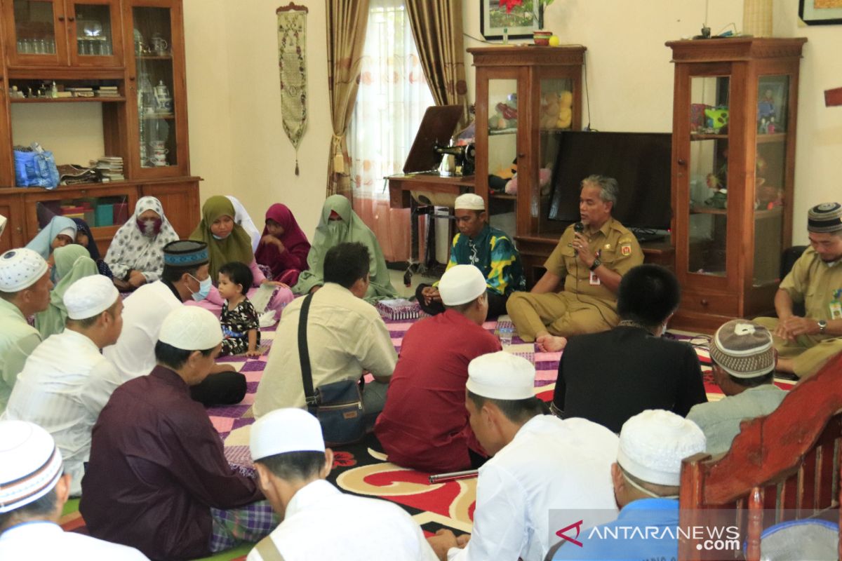 Sekda Banjarbaru makan bersama Disabilitas Netra di kediaman