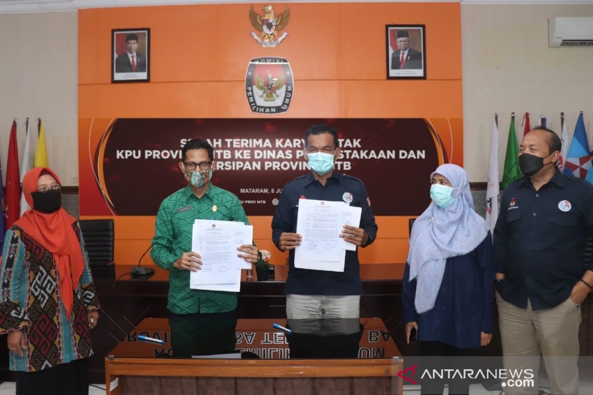 KPU NTB menyerahkan 1.746 dokumen penyelenggaraan demokrasi di NTB