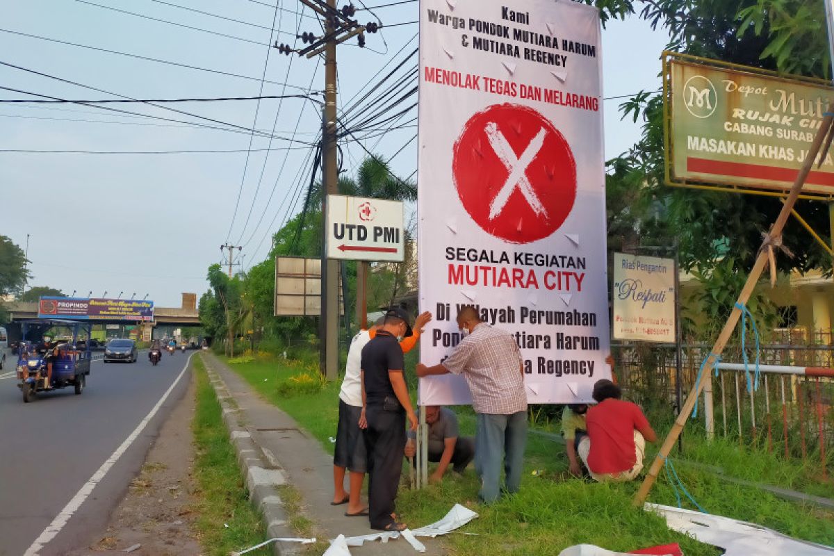 Warga Mutiara Regency tolak akses ke Mutiara City