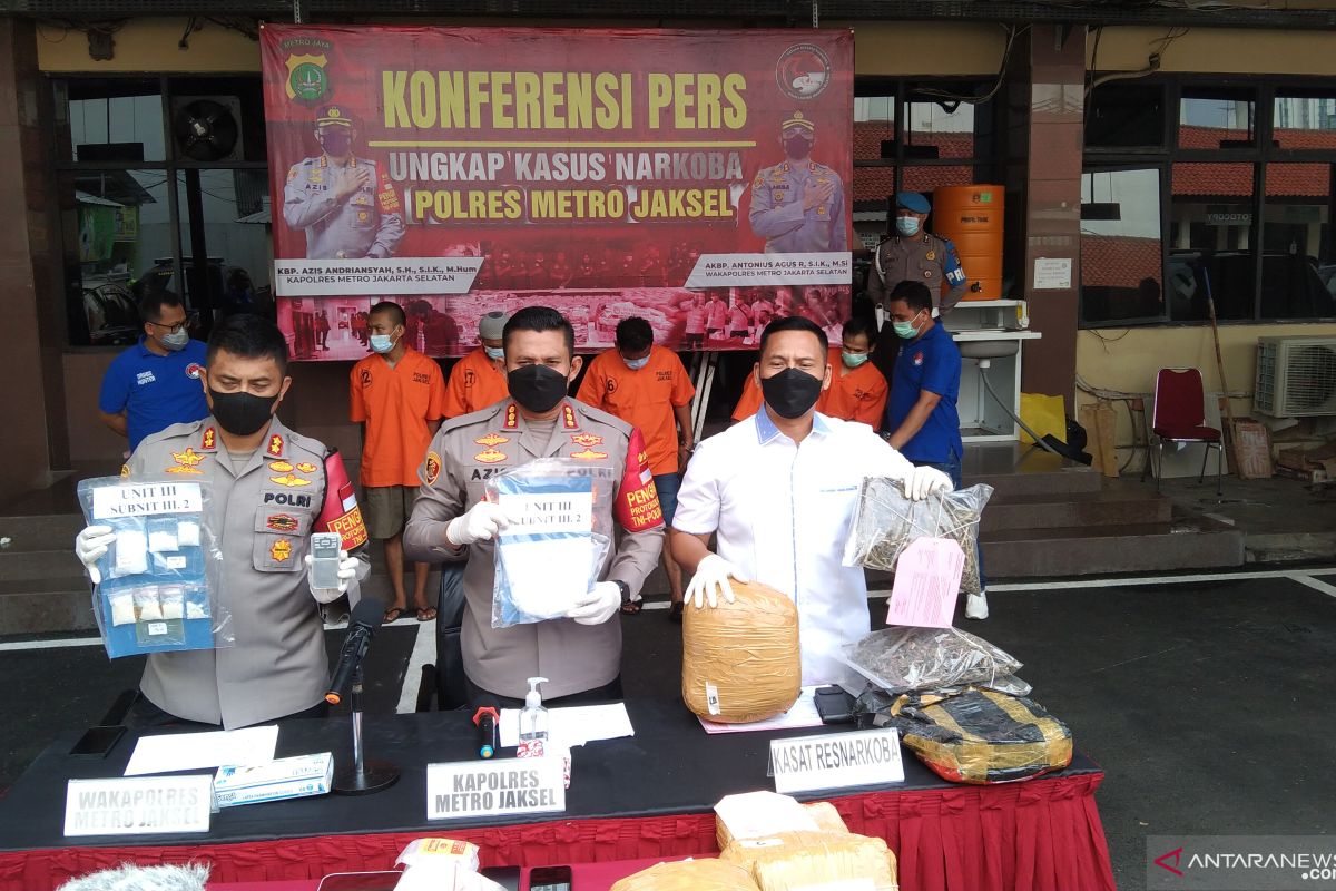 Polres Jaksel ungkap kasus peredaran 13,5 kilogram ganja