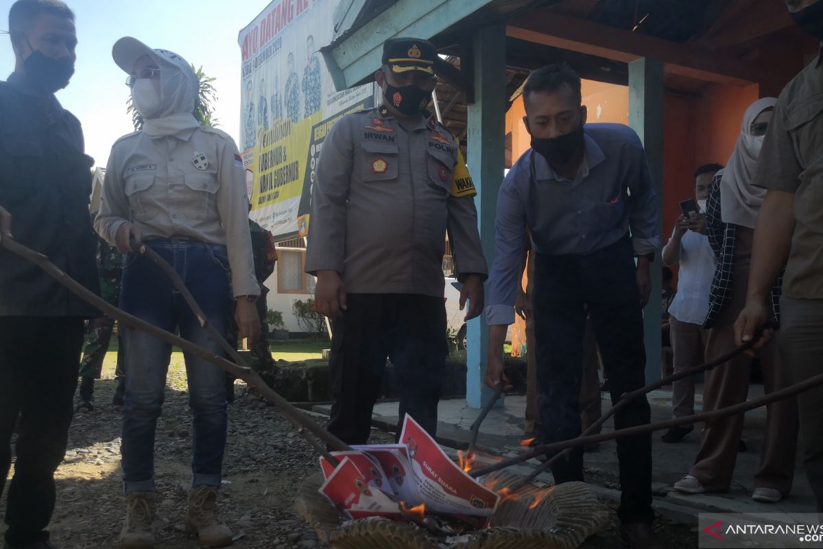 KPU Tapin bakar surat suara Pilgub Kalsel 2020 yang rusak