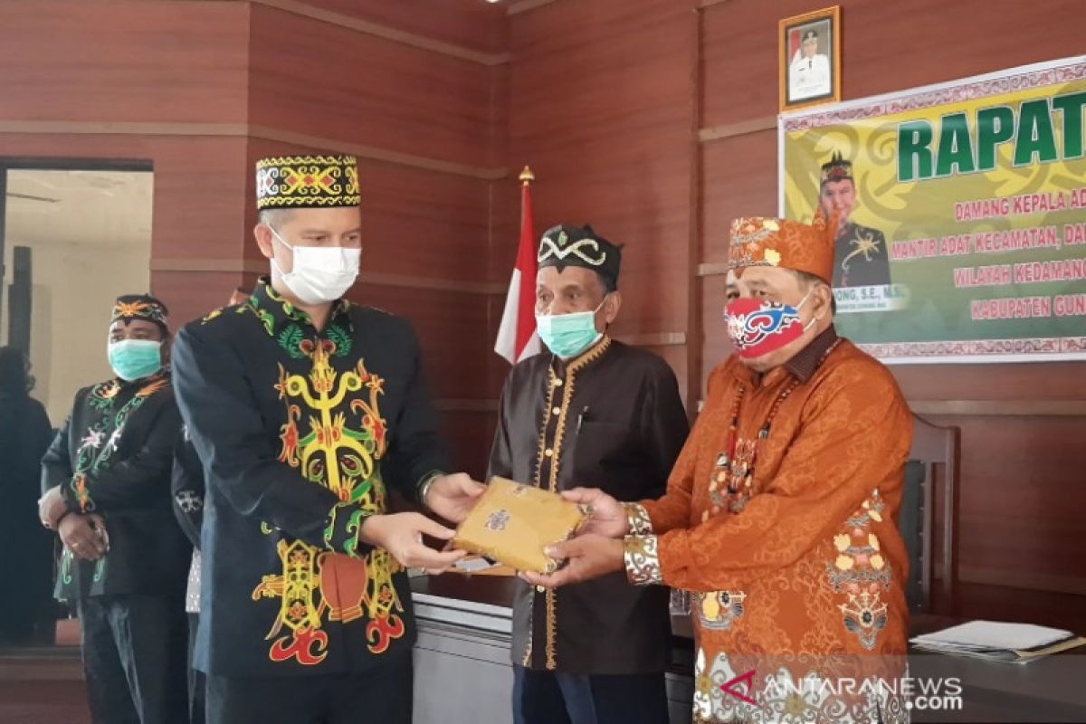 Bupati Gumas minta tokoh adat dukung perubahan raperda