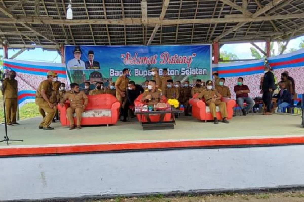 La Ode Arusani letakan batu pertama pembangunan masjid di Sampolawa