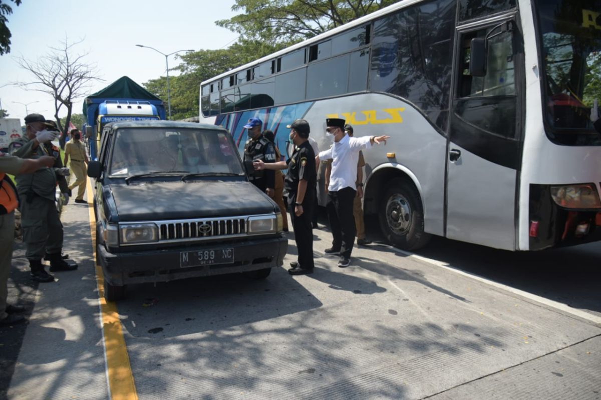 Warga dari Madura masuk Surabaya wajib jalani tes usap antigen