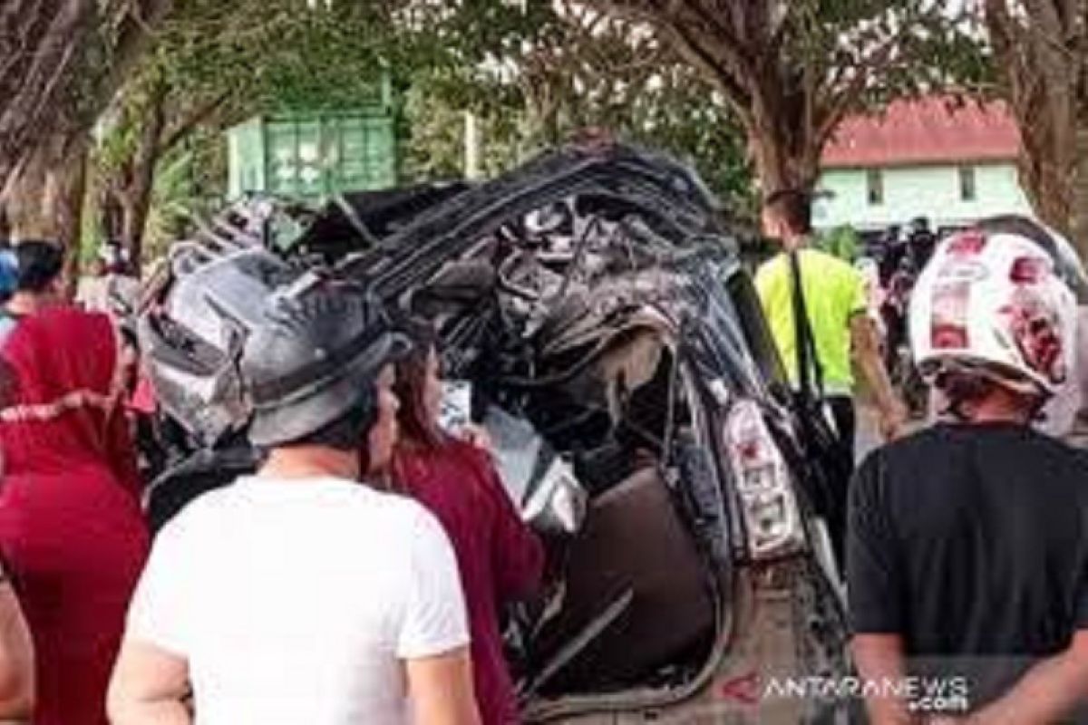 Korban tewas kecelakaan tunggal mobil mahasiswa Halu Oleo jadi enam orang
