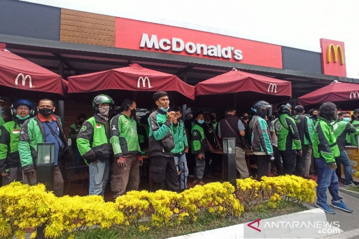 Kemarin, Azis Syamsuddin diperiksa KPK sampai kerumunan McDonald's