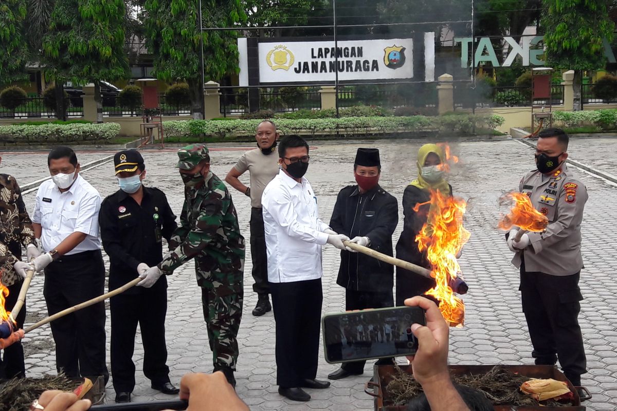 Forkopimda Langkat bakar 101.338,18 gram ganja