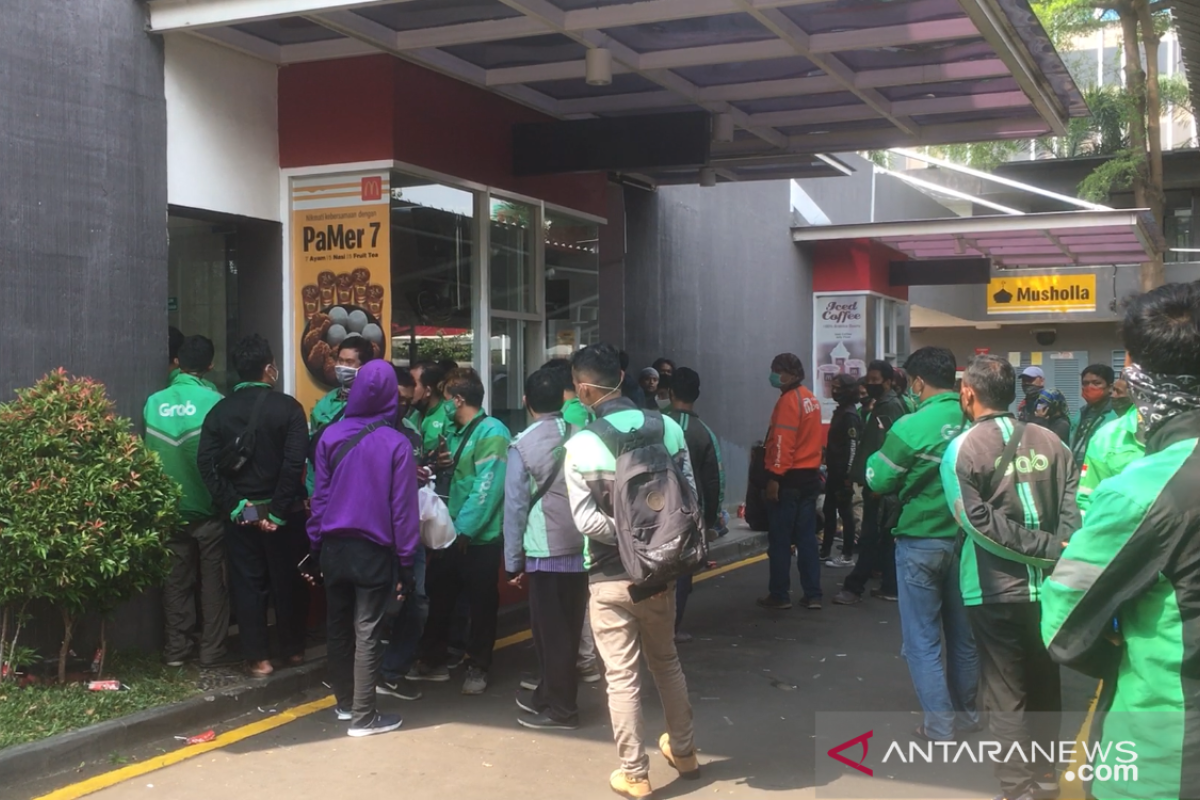 Ojek daring mengaku antre promo BTS Meals lebih dari dua jam