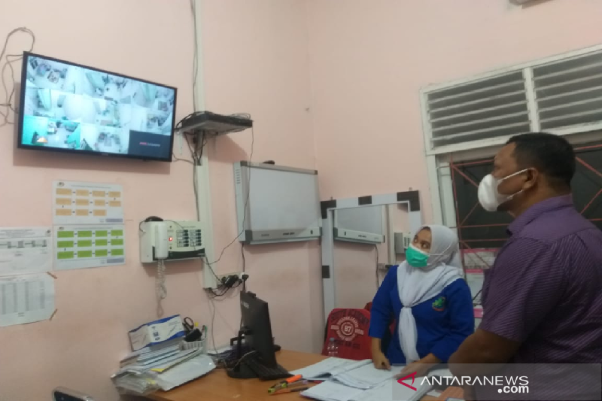 Senator Fadhil Rahmi monitor pasien COVID-19 di Bireuen
