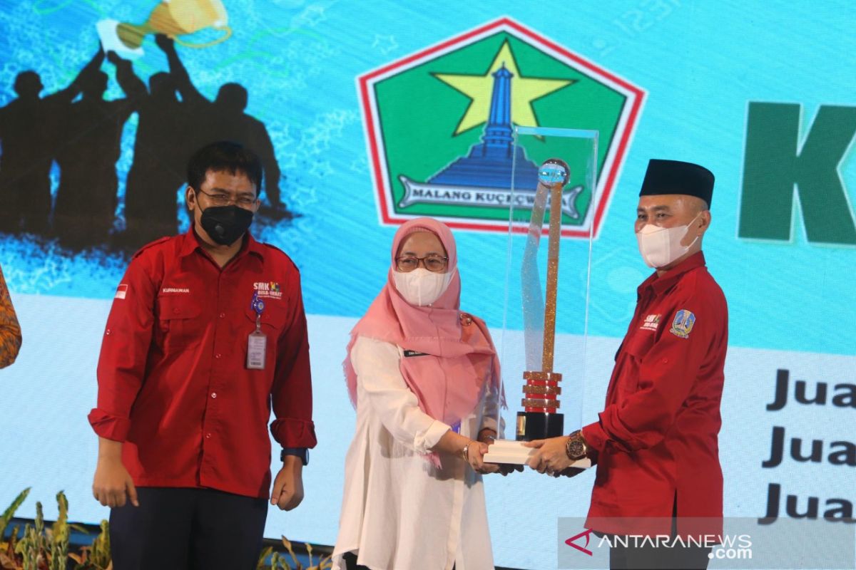 Kota Malang pertahankan juara umum LKS SMK tingkat Jatim