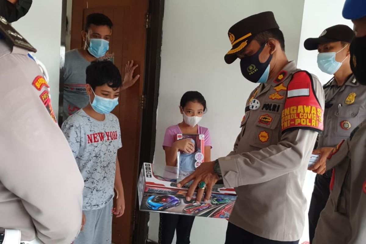 Polsek Kembangan beri bantuan bagi imigran Palestina terpapar COVID-19