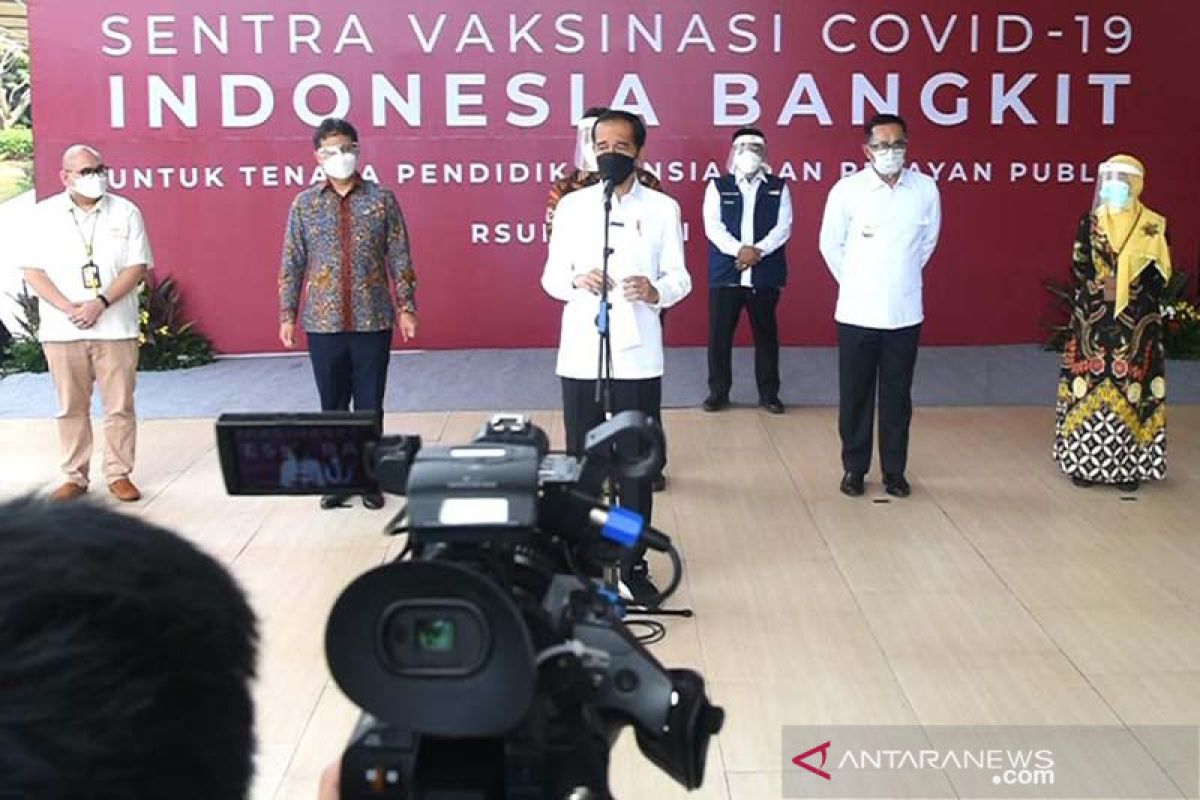 Presiden tinjau pelaksanaan vaksinasi di RSUI