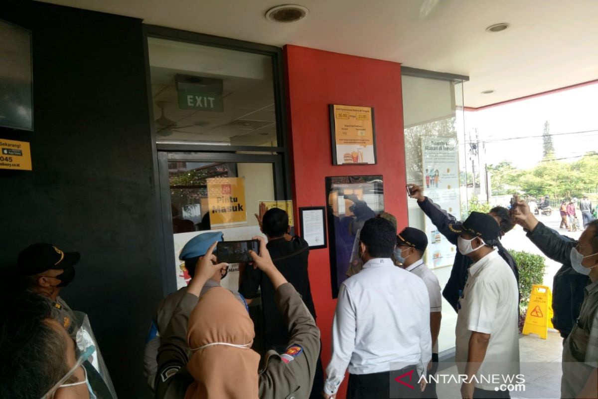 Heboh BTS Meal, Satpol PP segel dua restoran McD di Bandung