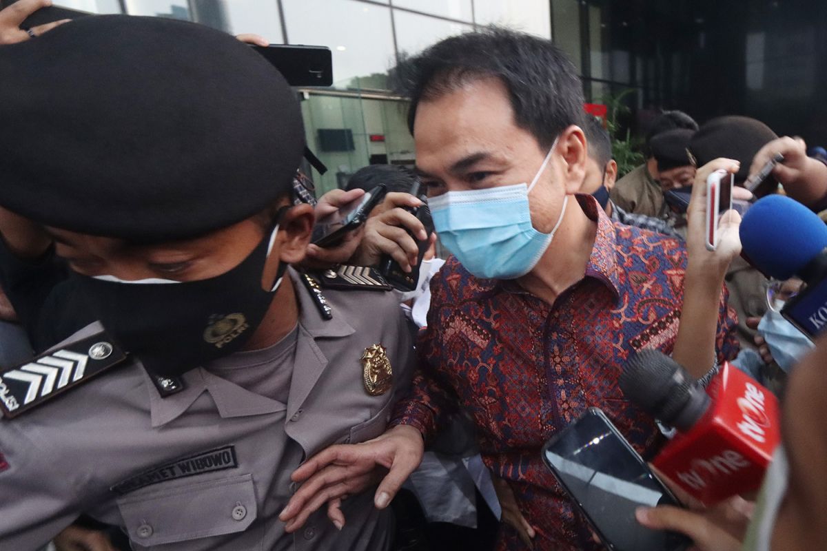 Demi urus kasus, Azis Syamsudin beri Rp3,613 miliar ke penyidik KPK