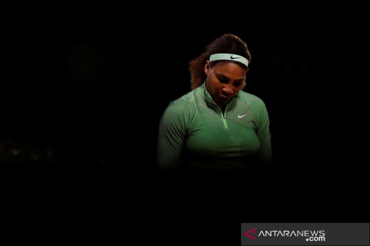 Petenis Serena mundur di babak pertama Wimbledon akibat cedera kaki