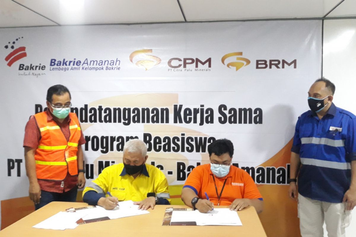 PT CPM-Bakrie Amanah  bantu biaya kuliah penyintas gempa Sulteng