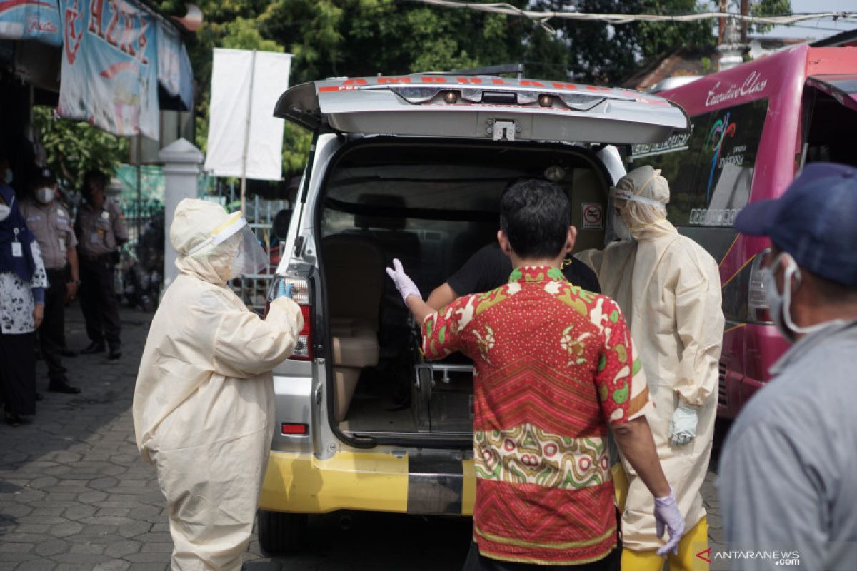 Jumat, 8.083 pasien terkonfirmasi positif COVID-19