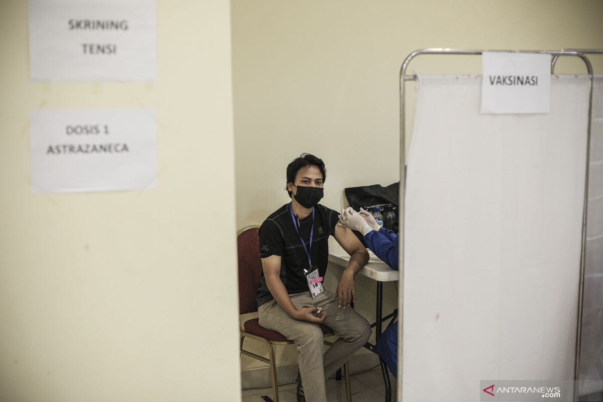 Jam layanan vaksinasi usia 18 di Jakarta terserah masing-masing faskes