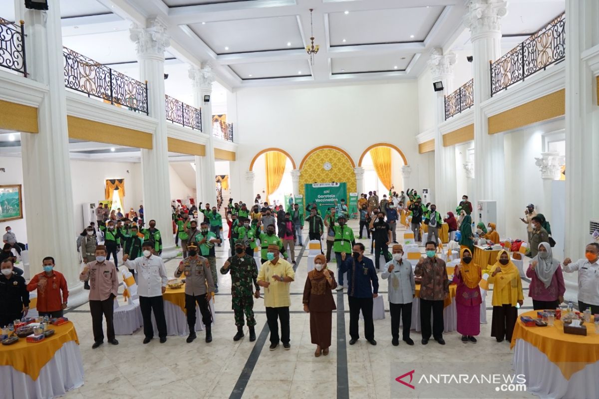 Pengemudi ojol dan bentor di Gorontalo terima vaksinasi COVID-19