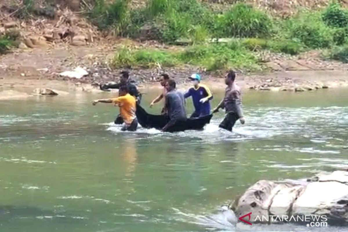 Geger penemuan mayat pencari ikan di sungai Batu Benawa