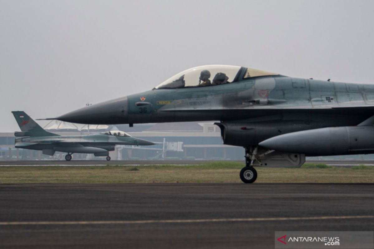 Sebanyak 10 pesawat tempur TNI AU mendarat di Lanud SMH Palembang