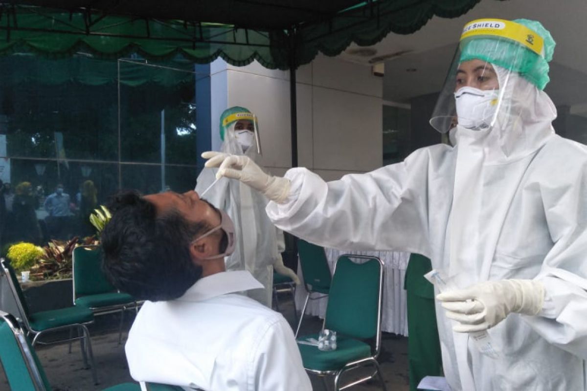 Dinkes Mataram menurunkan pengawas tes usap antigen agar sesuai SOP