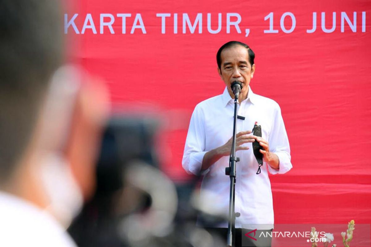 Jokowi: 1.000 pekerja di Pelabuhan Sunda Kelapa divaksinasi COVID-19