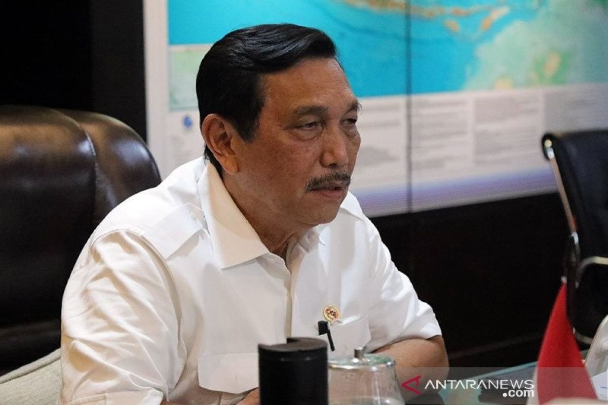 Luhut minta Menkes untuk meningkatkan vaksinasi hingga 1 juta per hari