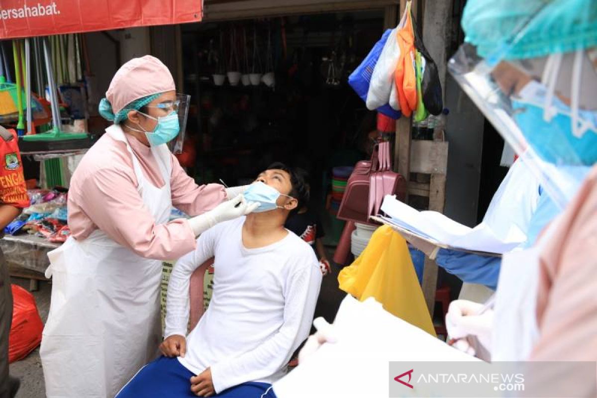 Hasil swab antigen, dua pedagang pasar Blok K Kunciran positif COVID-19