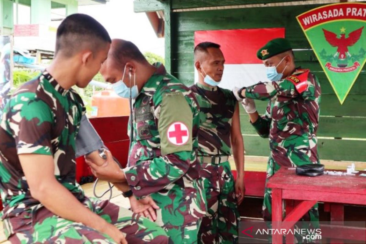 Prajurit Satgas TNI di perbatasan RI-PNG disuntik vaksin COVID-19