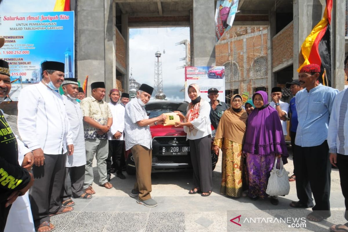 Mobil wakaf untuk Masjid Tablighiyah Kota Bukittinggi, terjual melalui lelang Rp167 juta