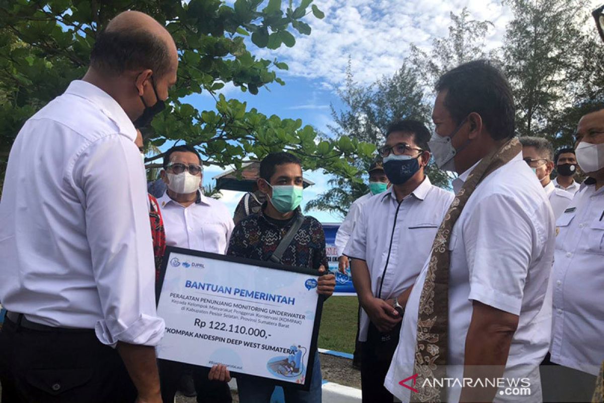 KKP kucurkan bantuan untuk kelompok konservasi di Sumatera Barat