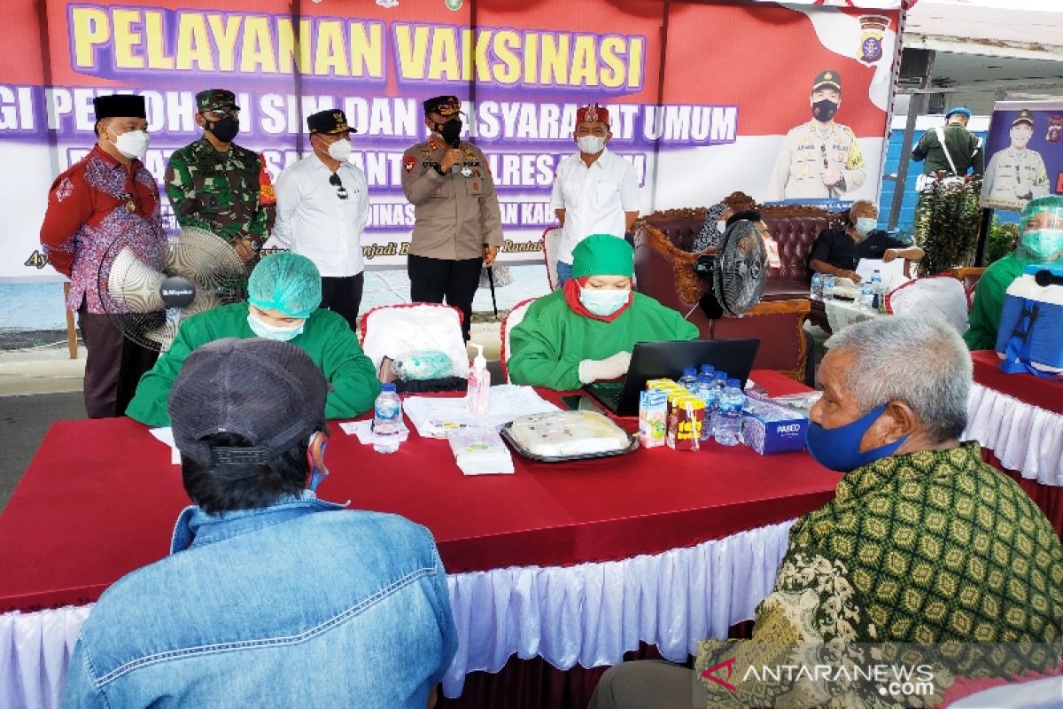 Kapolda Kalteng perintahkan jajarannya fasilitasi lansia untuk divaksinasi