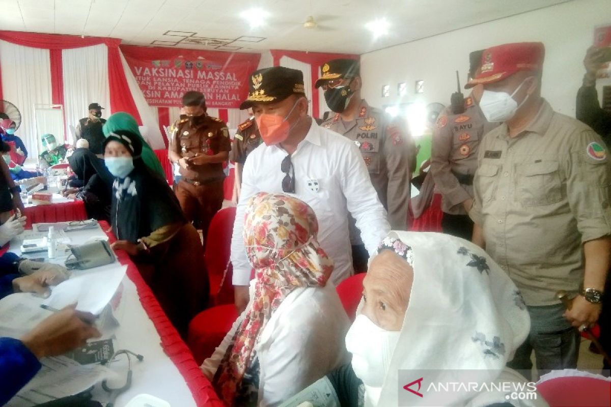 Seruyan dijanjikan hadiah pembangunan jika mampu realisasikan target vaksinasi