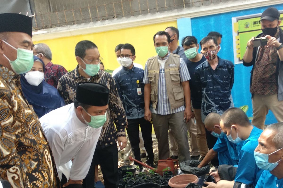 Menko Muhajir: COVID-19 virus pintar, menyerang saat lengah