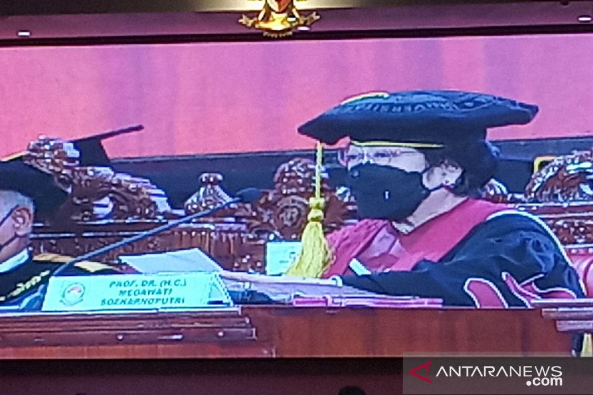 Megawati kini bergelar profesor kehormatan