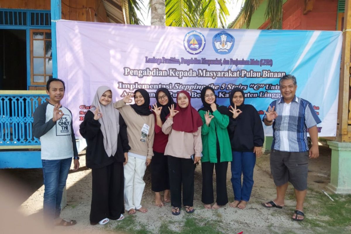 Tim FKIP UMRAH mengabdi di Benan, Cerdaskan Generasi Penerus Bangsa di Pulau Binaan