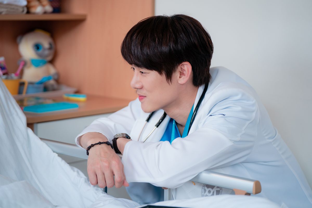 Kesan Yoo Yeon-seok berakting dengan aktor cilik di "Hospital Playlist"