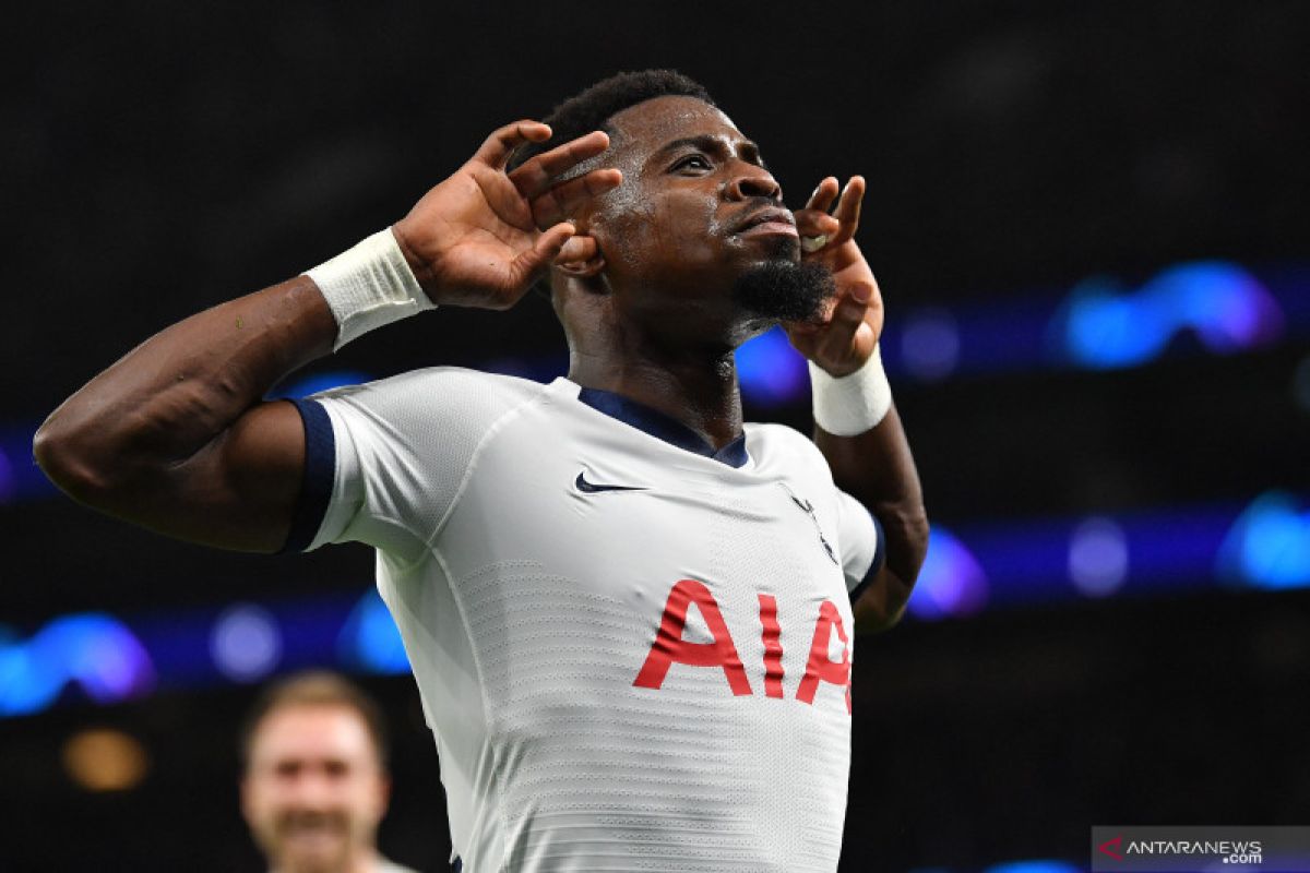 Bek kanan Tottenham Spurs  Serge Aurier sepakat kembali ke PSG